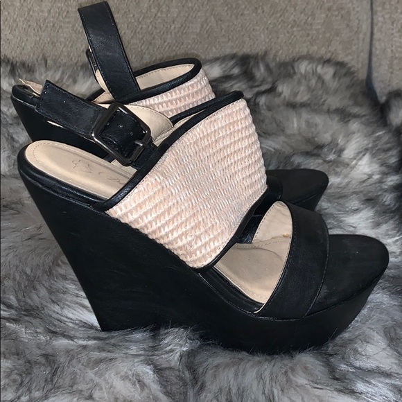 Black & Tan Wedges - Picture 2 of 9